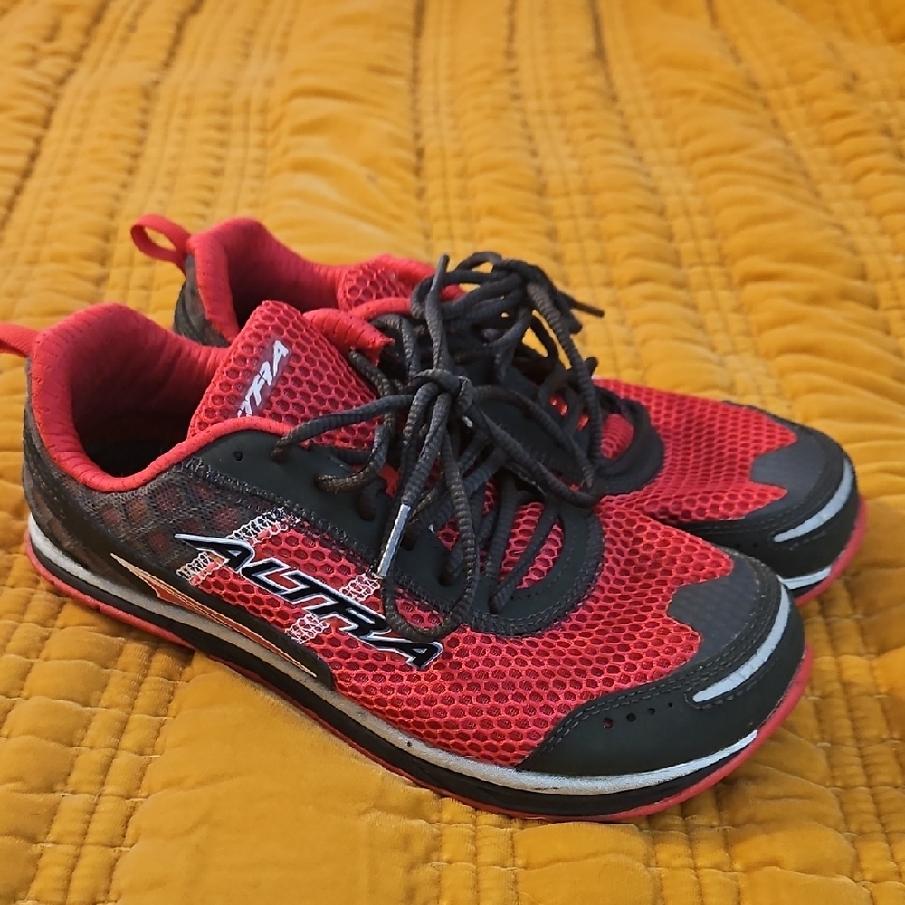 Altra Intuition 1.5 Womens Hot Pink and Black Sneakers Sz 7